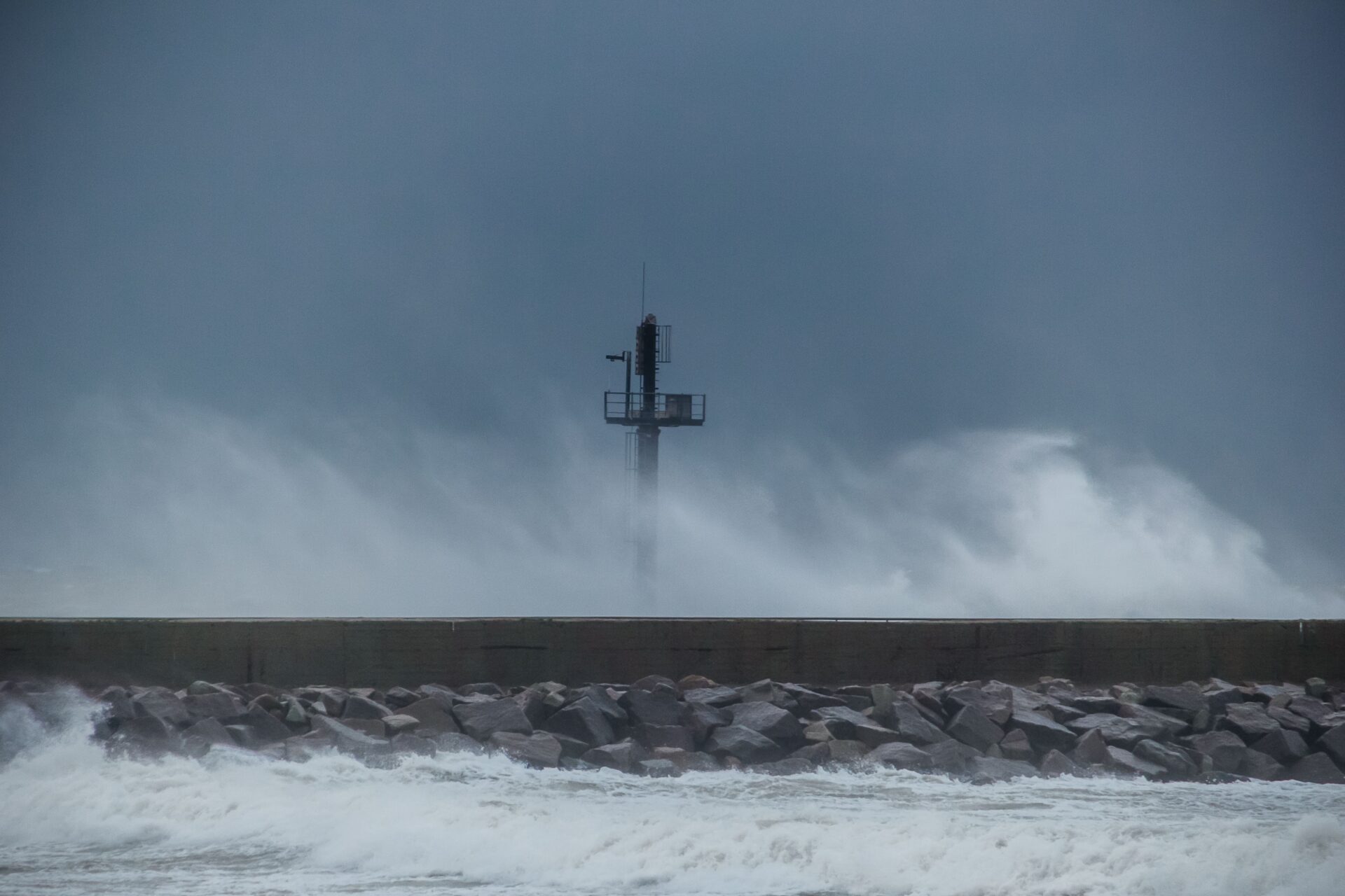 beautiful shot of the heavy storm at the gates to 2023 11 28 05 19 23 utc